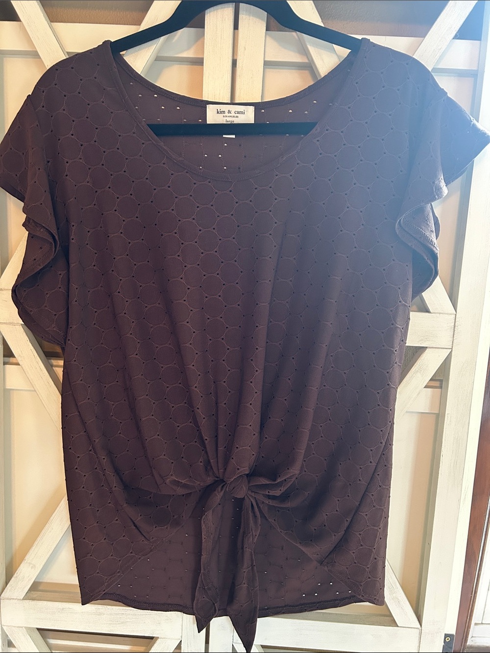 Kim & Cami Brown Eyelet Tie-Front Flutter Sleeve Top L